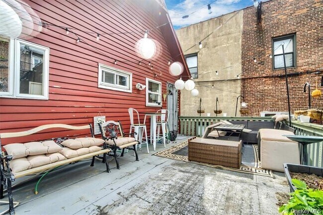 Building Photo - 78 Burd St