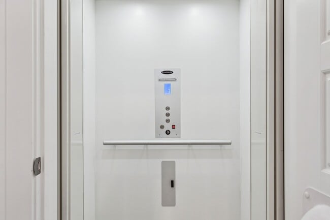 Building Photo - 9013 Stern Aly