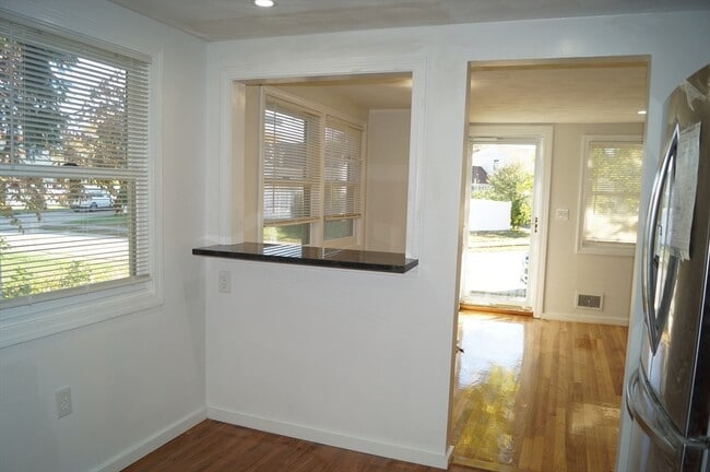 Building Photo - 48 Bornwood Dr