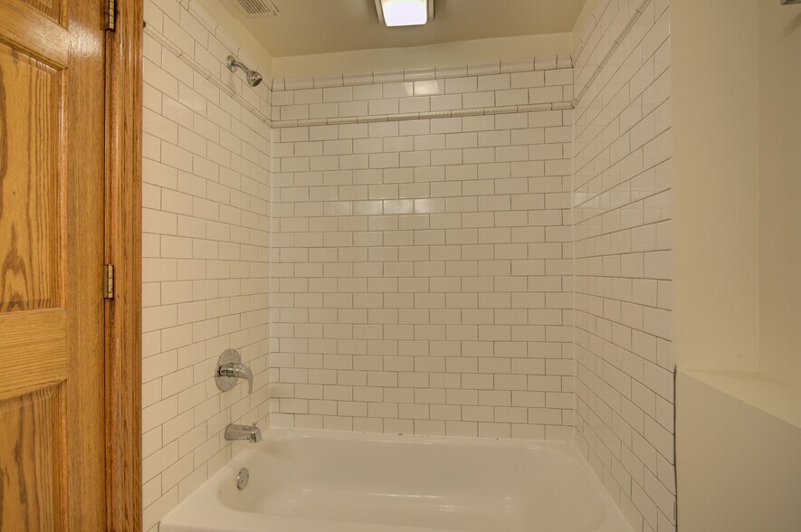 Building Photo - 1817 N Clybourn Ave
