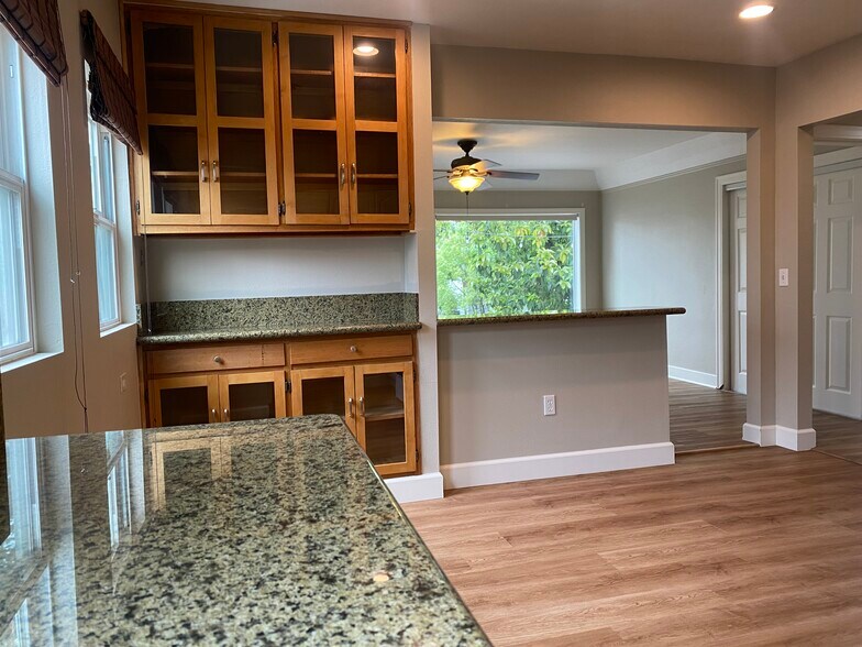 Building Photo - 4535 Avocado St