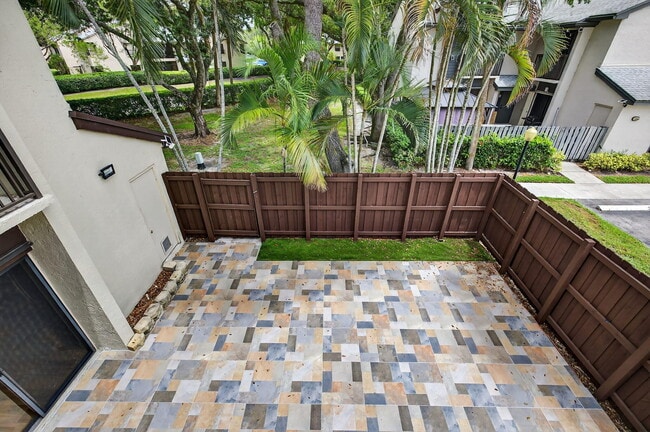 Building Photo - 3579 Cocoplum Cir