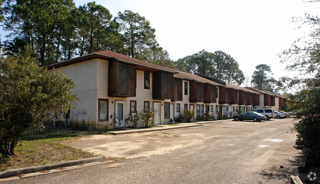 Building Photo - Pine Wood Village