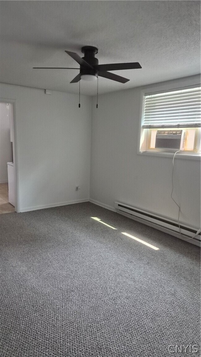 Building Photo - 326 Draper Ave
