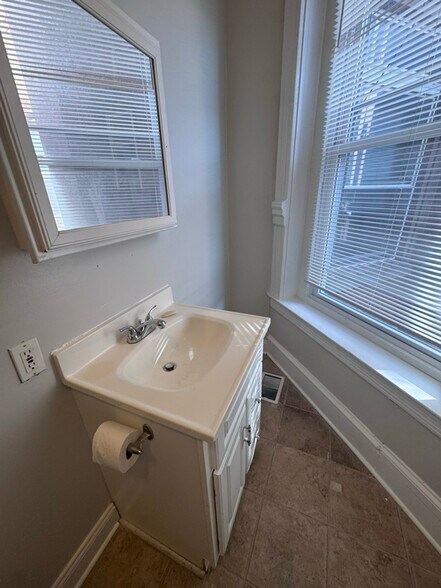 Building Photo - 4236 Parkside Ave
