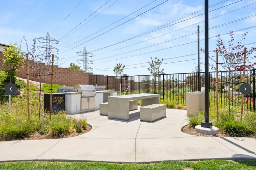 Building Photo - 2524 Chamomile Ln