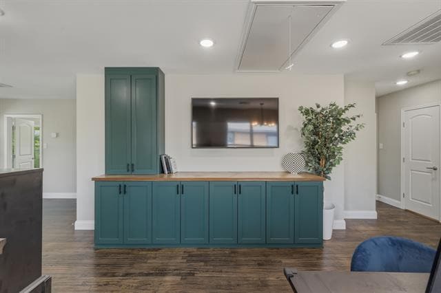 Building Photo - 5914 Goodwin Ave