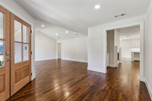 Building Photo - 6721 Meadowcreek Dr