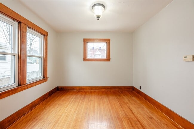 Building Photo - 81 Van Bergh Ave