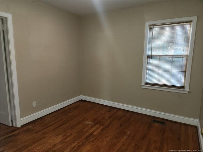 Building Photo - 231 Pinecrest Dr