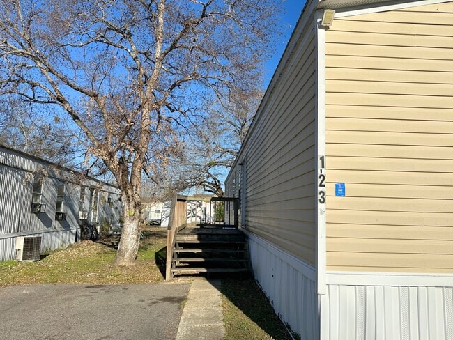 Building Photo - 5700 Bell Rd