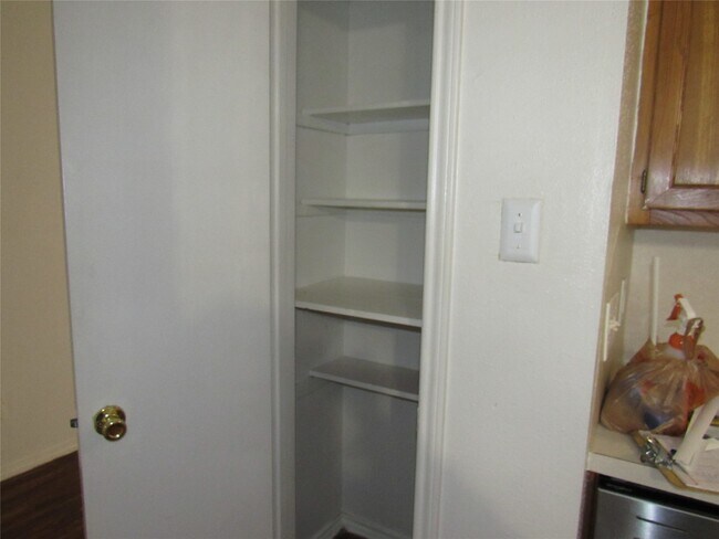 Building Photo - 15543 Weldon Dr