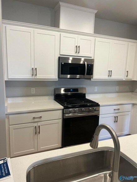 Building Photo - 159 Little Britain St