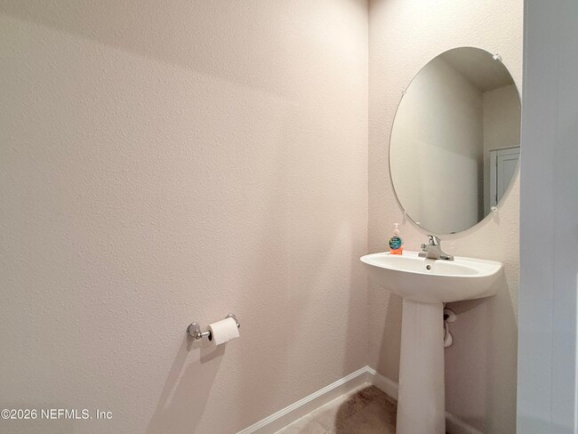 Building Photo - 5885 Creekside Crossing Dr