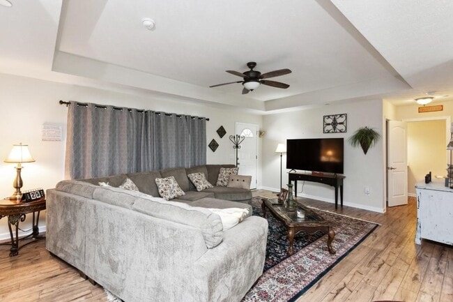 Building Photo - 1419 Leaf Ln