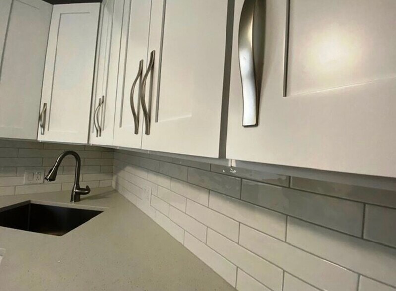 Building Photo - 4816 N Kilpatrick Ave