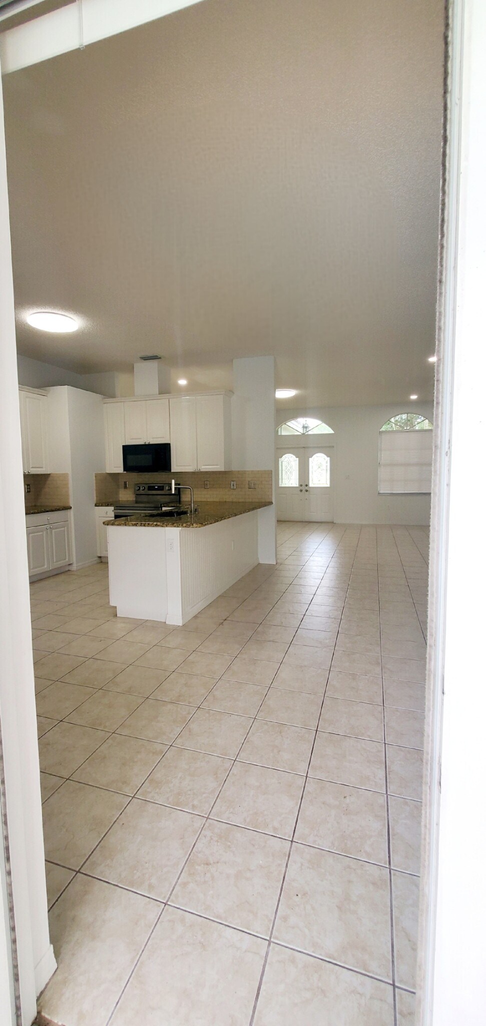 Building Photo - 420 SE 23rd Ln