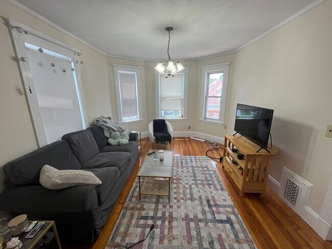 Building Photo - 39 Montfern Ave