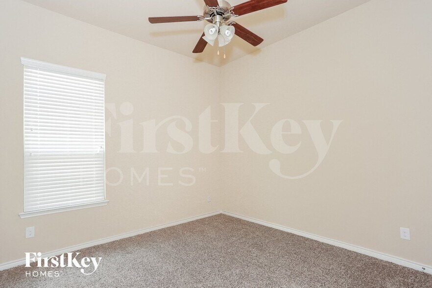 Building Photo - 921 Lake Cypress Ln