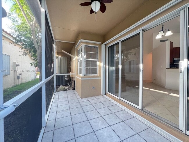 Building Photo - 465 Somerset Way