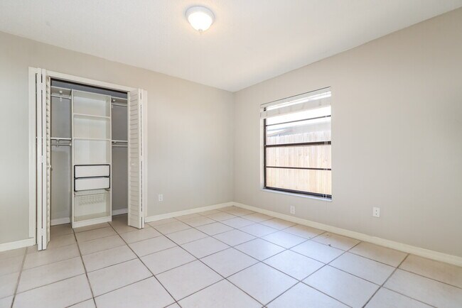 Building Photo - 5503 Bluejay Ln