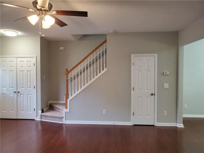 Building Photo - 4133 Howell Park Rd