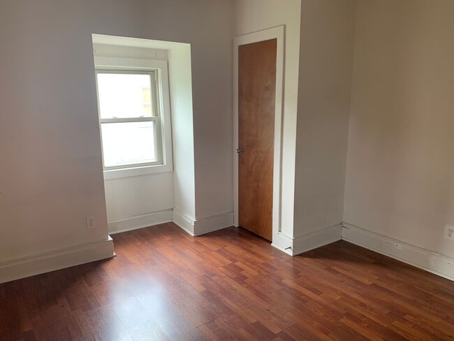 Building Photo - 3950-3952 Woolslayer Way