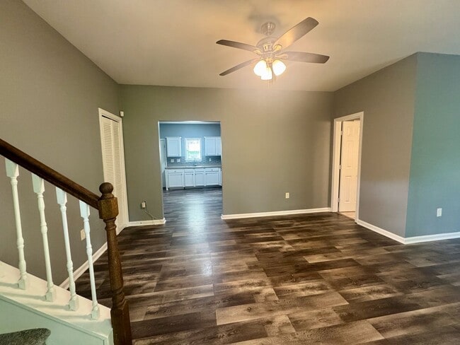 Building Photo - 4bedroom with Master on the Main!