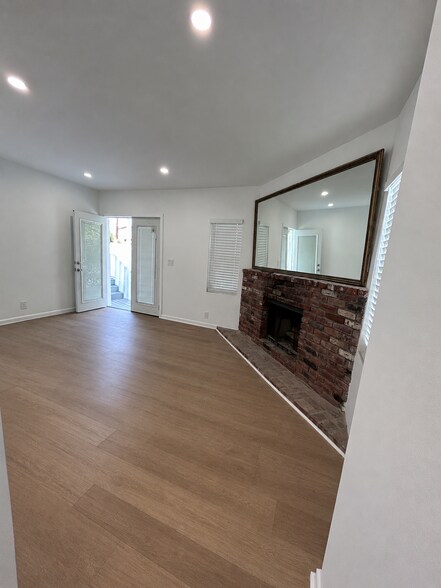 Building Photo - 1211 Atwood Pl