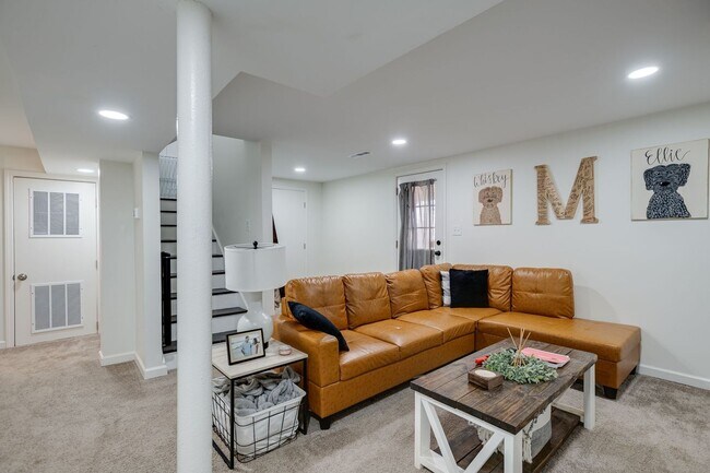 Building Photo - 514 Longview Dr