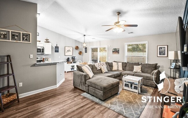 Building Photo - 16 Brindlewood Dr