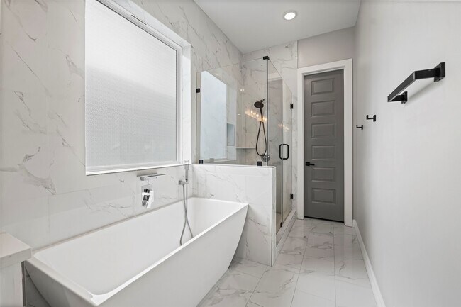 Building Photo - 17807 Glenwolf Dr