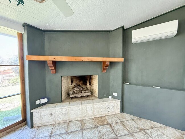 Building Photo - 3807 Longridge Dr