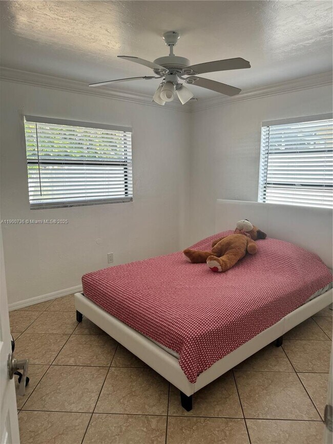 Building Photo - 609 SE 2nd St