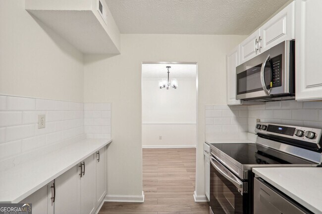 Building Photo - 3707 Essex Ave