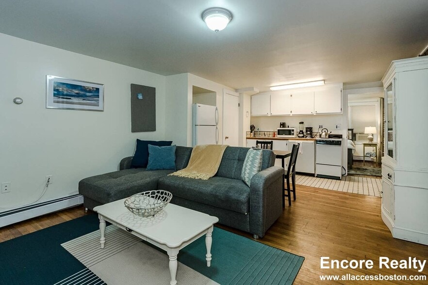 Building Photo - 72 Revere St