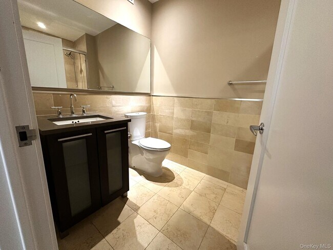 Building Photo - 64-05 Yellowstone Blvd