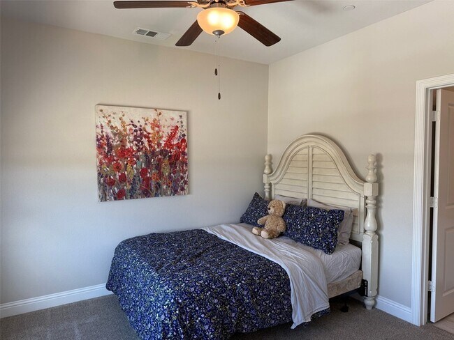 Building Photo - 111 Sumac St