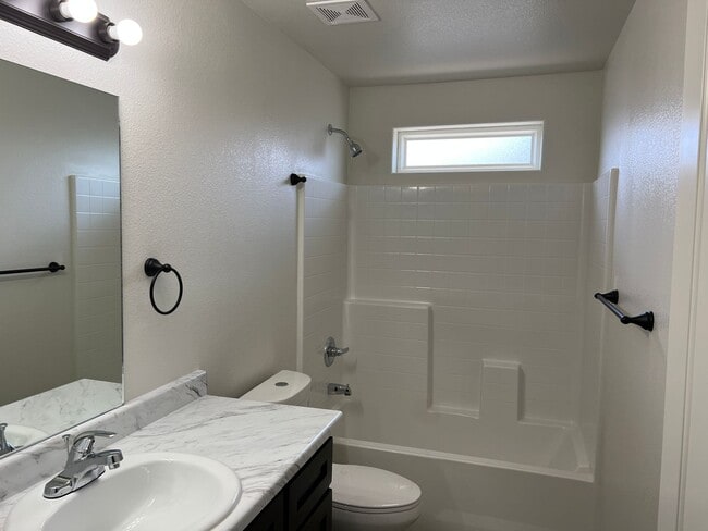 Building Photo - Newer San Luis Home available for Rent - 3...