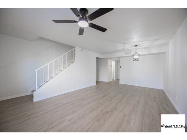 Building Photo - Spacious 2/1.5 Townhouse  in Phoenix's Alhambra!