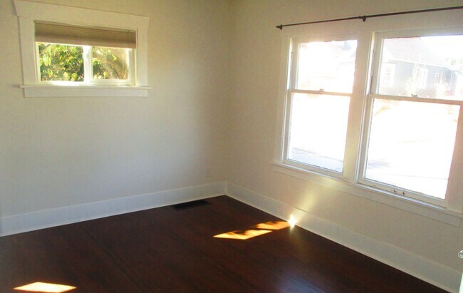 Building Photo - Khara, J - 1208 #B