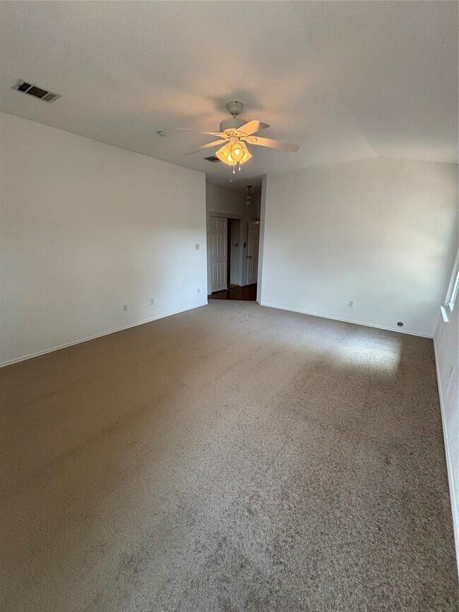 Building Photo - 1300 Leah Ln