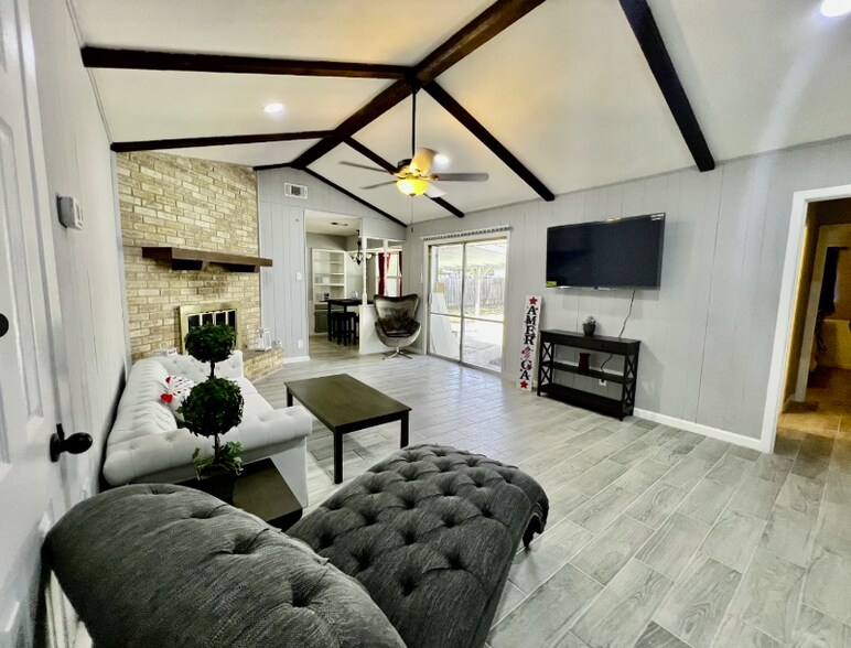 Building Photo - 506 Balboa Dr