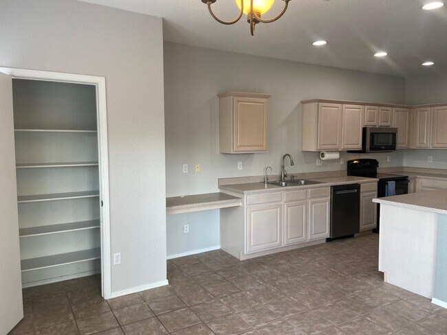 Building Photo - 1330 E Pedro Rd