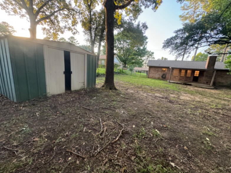 Building Photo - 1302 Blueridge Pkwy