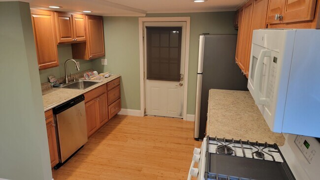 Building Photo - 115 Paul Manafort Dr