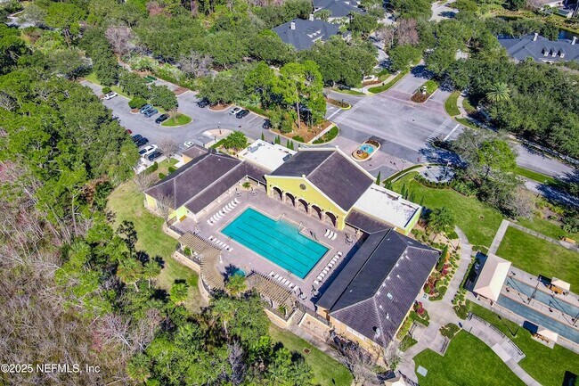 Building Photo - 9 Creek Side Dr