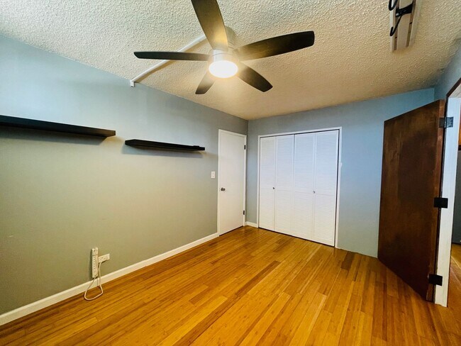 Building Photo - Partly Furnished 3-bedroom, 1.5-bath condo...