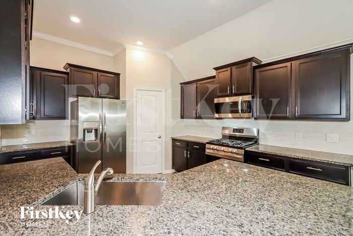 Building Photo - 1648 Breezewood Dr