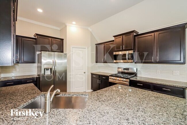 Building Photo - 1648 Breezewood Dr
